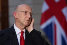 Масовниот напад со нож во воз во Велика Британија е изолиран инцидент, тврди британскиот министер за одбрана Хили - Либертас