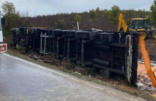 Во сообраќајка на патот Валандово-Дојран загина мигрантка од Кина, седуммина се повредени - Либертас