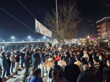 (Фото+видео) МИТИНГ И ВО ШУТО ОРИЗАРИ: 200 луѓе скандираат и агитираат! - Либертас