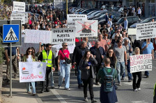 Жителите на Тузла денес протестираат поради трагедијата во Пензионерскиот дом и подведувањето малолетнички - Либертас