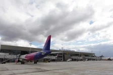 ДЗС: Поради силен ветер два авиони пренасочени од Скопје во Приштина - Либертас