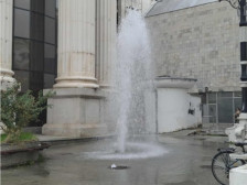 Мини „водна фонтана“ меѓу зградите предизвика поплава кај АЕК - Либертас