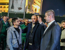 ( ХИТ Видео) Мицкоски со дронски фотографии од собирот за чистење, Сите вмровски скопски градоначалници на вечерашниот „спектакал“ Скопје е на нозе - Либертас