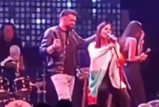 ВИДЕО: Цеца со исвиркување избркана од сцената во Велес, откако подигна бугарско знаме наместо македонскo - Либертас