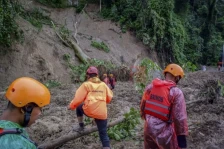 Бројот на жртви во поплавите и лизгањата на земјиштето на островот Суматра достигна 248, соопштија локалните власти - Либертас