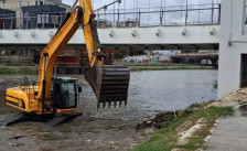 Механизација влезе во коритото на Вардар – се чисти од наноси - Либертас
