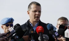 Министерот за одбрана на Романија поднесе оставка поради скандал со неговата диплома - Либертас