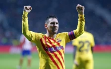 Споменик на Меси пред „Камп Ноу“ - Либертас