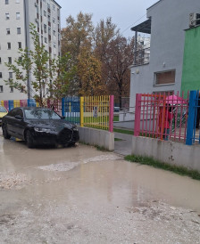 Жители на Аеродром со молба до Општината: Оставете педалинка пред градинката да можеме да си ги земеме децата! - Либертас