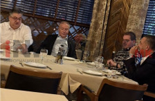 Црвенковски фотографиран со министер во Владата на Мицкоски - Либертас