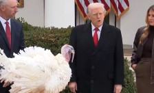 ВИДЕО: Трамп помилува две мисирки – пред церемонијата беа во луксузен хотел, - Либертас