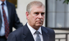 Скандал: Екс принцот Ендру носел проститутки во Бакингамската палата, кралицата Елизабета знаела - Либертас