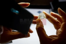 Двајца другари од Индија, пронашле дијамант вреден 50.000 евра, со парите ќе ги мажат сестрите - Либертас