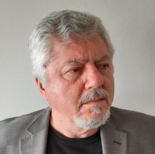 Топовите сеуште грмат... - Либертас