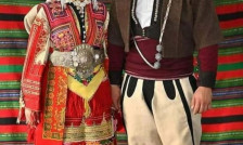 Полно комбе со македонски носии-културно богатство. Уапсени тројца Бугари - Либертас