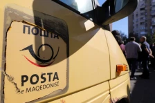 Владата ќе донира 100 нови комби возила за Македонска пошта - Либертас