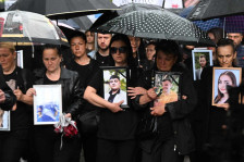 Дали при обдукциите е направена токсиколошка анализа за цијанид и други отровни гасови во телата на починатите деца, прашуваат родителите од Кочани - Либертас