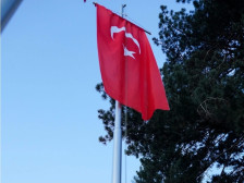 (Видео) Турското знаме подигнато пред Општина Кичево - Либертас