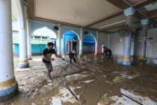 Поплави во Индонезија: Најмалку 883 загинати, а над 500 луѓе се водат како исчезнати - Либертас