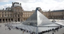 Лувр: Крадците можеле да бидат фатени ако чуварите гледале во камерите 30 секунди порано - Либертас