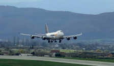 Американски „Боинг 747“ слета во Скопје со опрема за македонската Армија - Либертас