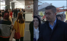 Мицкоски потврди: Трезорот се затвора на 15 декември! Гужви и тепачки меѓу граѓаните што чекаат ред! - Либертас