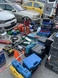 МВР заплени брендирана стока и разновиден алат, двајца уапсени - Либертас