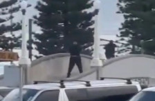 Пукање на познатата плажа во Сиднеј, има мртви - Либертас