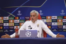 Мурињо на прес конференцијата дојде со подарок - Либертас