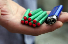 Петарда му ја разнела раката на 8-годишно дете - Либертас