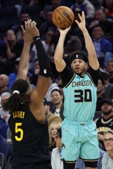 Сет Кари потпишува договор со Голден Стејт - Либертас