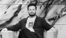 Брутално претепан познатиот албански водител Елтон Тозај, постои опасност да го загуби видот - Либертас