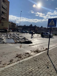 Од силен ветер падна парче лим од покрив на зграда во центарот на Куманово - Либертас
