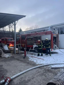 Пожар на хала во Кавадарци, пожарникарите на терен - Либертас