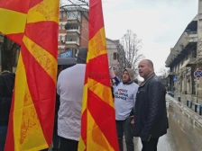 Кумановци што работеа во Ирак и Авганистан повторно на протест пред општинската зграда - Либертас