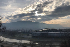 Променливо облачно, слаби локални врнежи од дожд и снег - Либертас