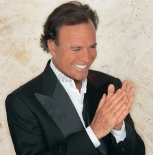 Шпанија започна истрага за обвинувањата против Хулио Иглесијас за сексуална злоупотреба - Либертас