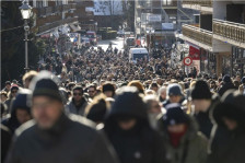 Марш во чест на жртвите од пожарот во Кран-Монтана - Либертас