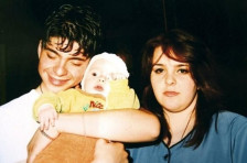 (Фото) Бел гулаб и роденденска торта со бројката 45 во спомен на Тоше Проески - Либертас