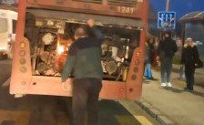 (ВИДЕО) Уште еден автобус на ЈСП се запалил. Возачот дувал во моторот од кај што почнало да дими - Либертас