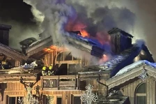 Пожар во луксузен хотел на француските Алпи - Либертас