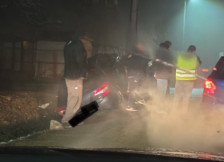 (Видео) Крвава пресметка кај аеродромот во Тузла: Нападнати навивачи на Црвена ѕвезда, 23 повредени и 93 приведени - Либертас