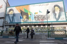 Иранците добиваат СМС пораки со предупредување да внимаваат на своите тинејџери - Либертас