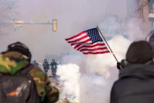 Гувернерот на Минесота: Трамп се согласи да размисли за намалување на бројот на федерални агенти - Либертас