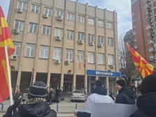 Протест пред УЈП на кумановците што работеа за американски компании - Либертас