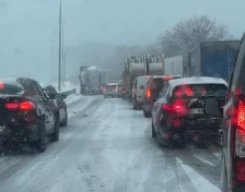 Снегот предизвика блокади, прекини и застои во сообраќајот во Белгија и Холандија - Либертас