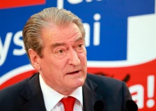 Бериша до граѓаните: Каде и да видите министри, фрлајте по нив јајца или домати, зашто се главни виновници за поплавите - Либертас