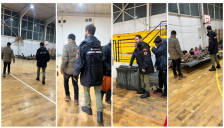 ГАЛЕРИЈА:  Се носат кебиња и полски кревети во кичевската спортската сала „Македонија“ каде што привремено се сместени лица погодени од поплавите - Либертас