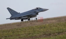 Велика Британија и Франција извршија напад врз локација на ИД во Сирија - Либертас