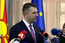 Томовски вели „треба да се набави нов авион“, од СДСМ порачаа: Работниците немаат за леб, Владата ќе купува авион за Мицкоски! - Либертас